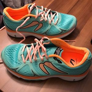 Womens Newtons size 8 Fate mint/orange
